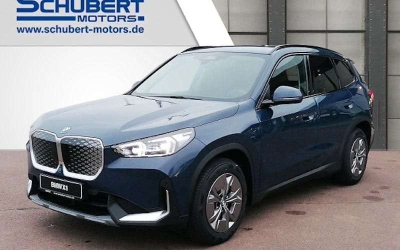 Neu BMW iX1 Performance 150 kW (204 PS) 2025 Blau SUV