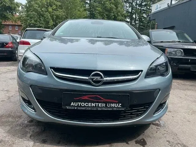 Gebraucht Opel Astra Active 140 PS (102 kW) 2013 Grau Limousine