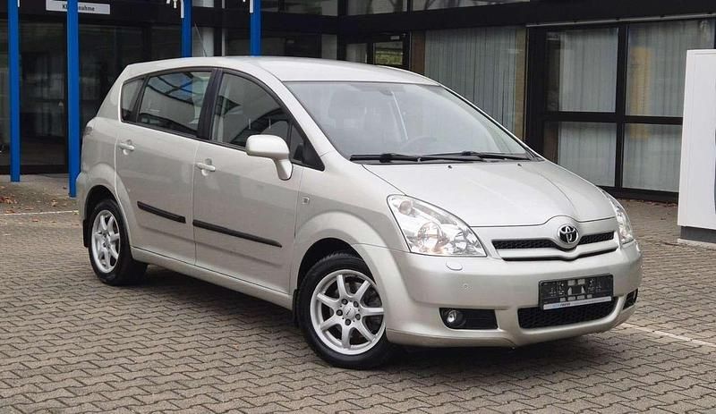 Silver metallic Gebraucht 2006 Toyota Corolla Verso Van / Kleinbus | 5.950 € (Fairer Preis) - Bild 1/4