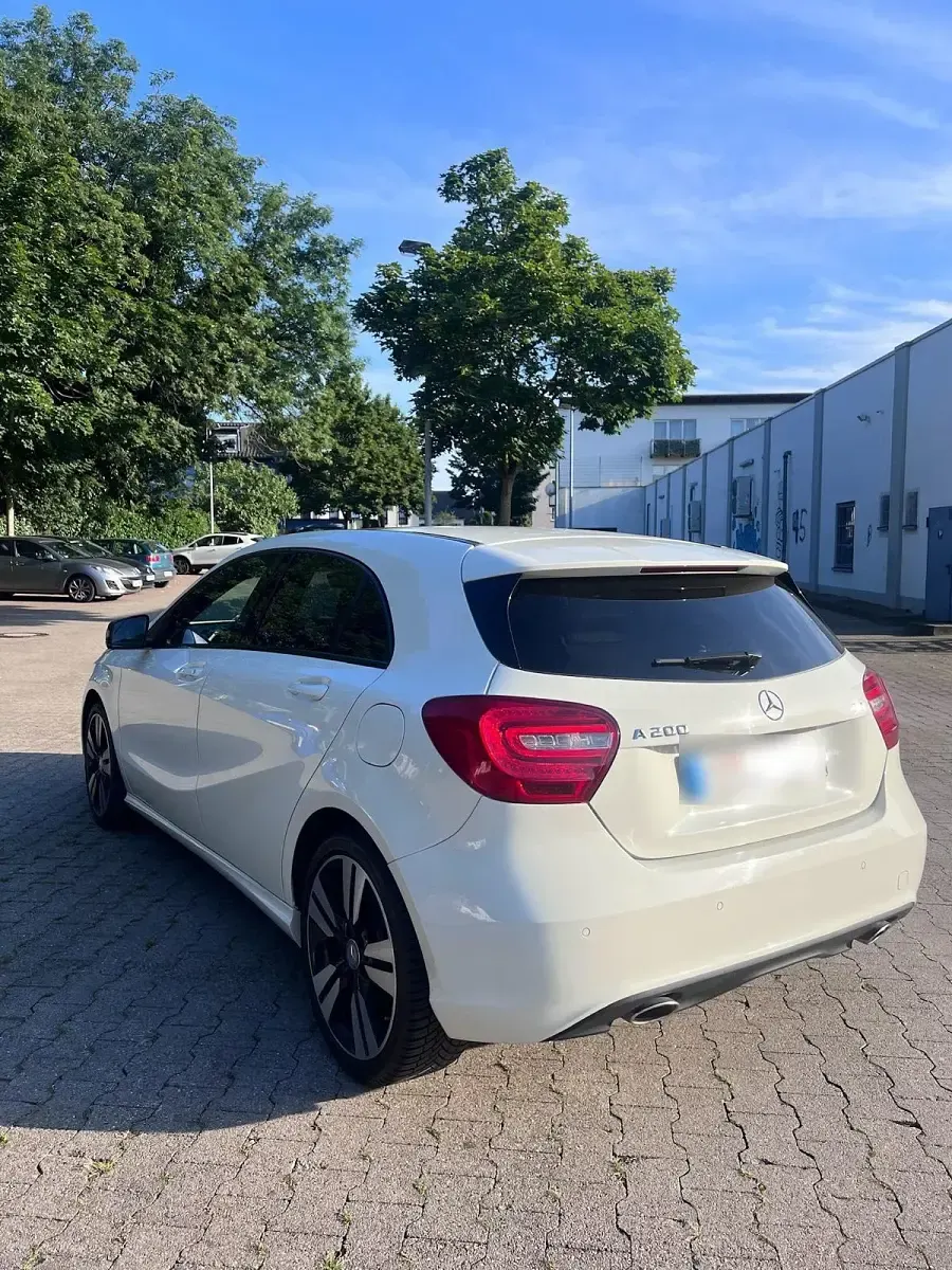 Gebraucht Mercedes A200 136 PS (100 kW) 2015 Weiß Kleinwagen