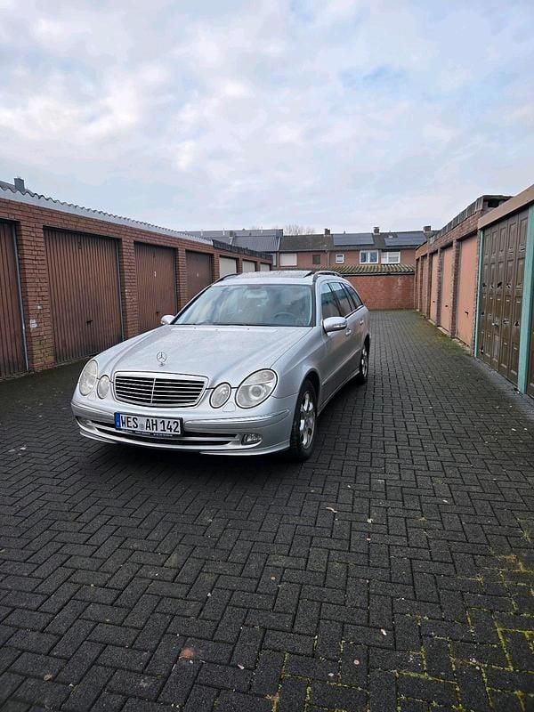 Silber Gebraucht 2005 Mercedes E200 Kombi | 1.950 € (Fairer Preis) - Bild 1/4