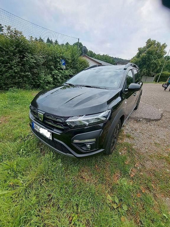 Schwarz Gebraucht 2022 Dacia Jogger Extreme Kombi | 15.250 € (Superpreis) - Bild 1/4