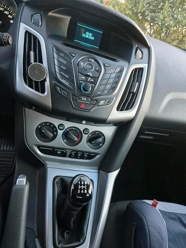 Gebraucht Ford Focus 101 PS (74 kW) 2014 Silber Kombi