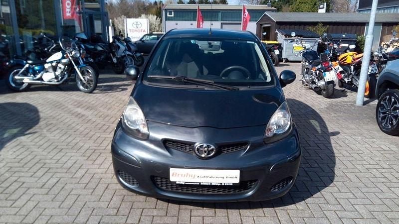 Gebraucht Toyota Aygo Cool 68 PS (50 kW) 2010 Grau Kleinwagen
