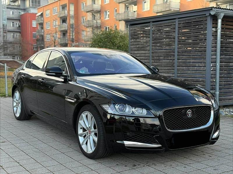 Schwarz Gebraucht 2016 Jaguar XF Portfolio Limousine | 12.400 € (Fairer Preis) - Bild 1/4