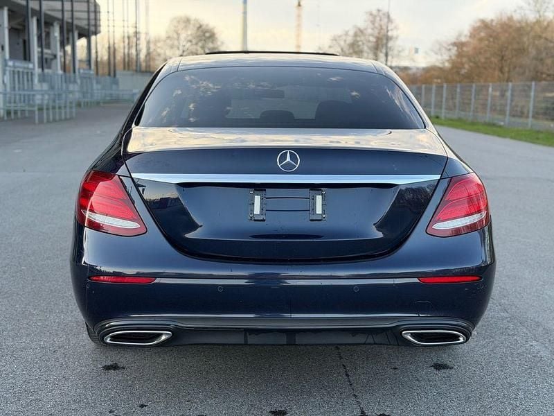 Gebraucht Mercedes E220 194 PS (142 kW) 2019 Blau Limousine