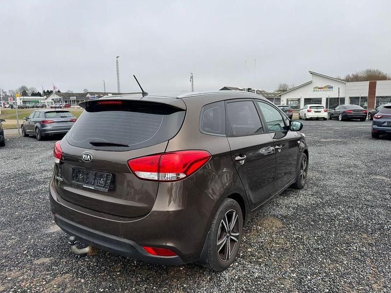 Gebraucht Kia Carens Spirit 135 PS (99 kW) 2014 Braun Van / Kleinbus