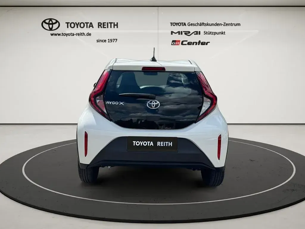 Gebraucht Toyota Aygo X Basis 72 PS (52 kW) 2023 Schneeweiß SUV