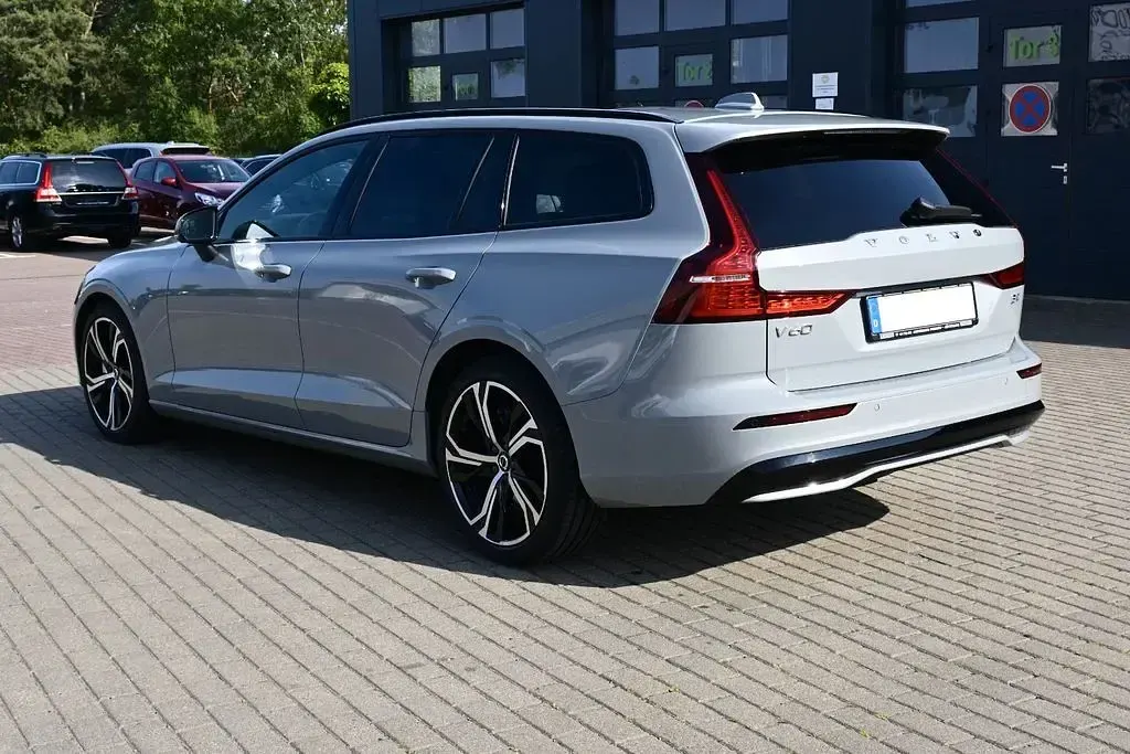 Gebraucht Volvo V60 Plus 197 PS (144 kW) 2025 Grau Kombi