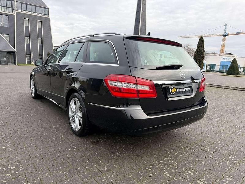 Gebraucht Mercedes E220 Avantgarde 170 PS (125 kW) 2011 Schwarz Kombi
