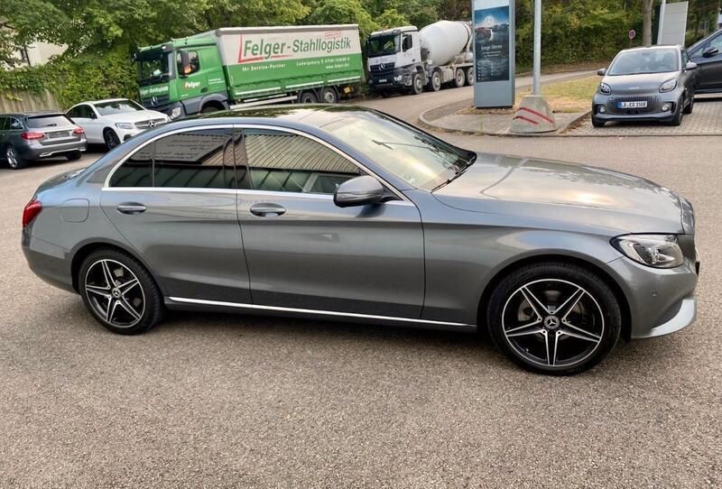 Grau Gebraucht 2017 Mercedes C180 Limousine | 18.000 € (Fairer Preis) - Bild 1/4