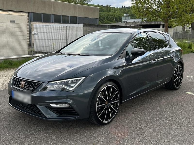 Grau Gebraucht 2019 Cupra Leon Limousine | 19.490 € (Guter Preis) - Bild 1/4