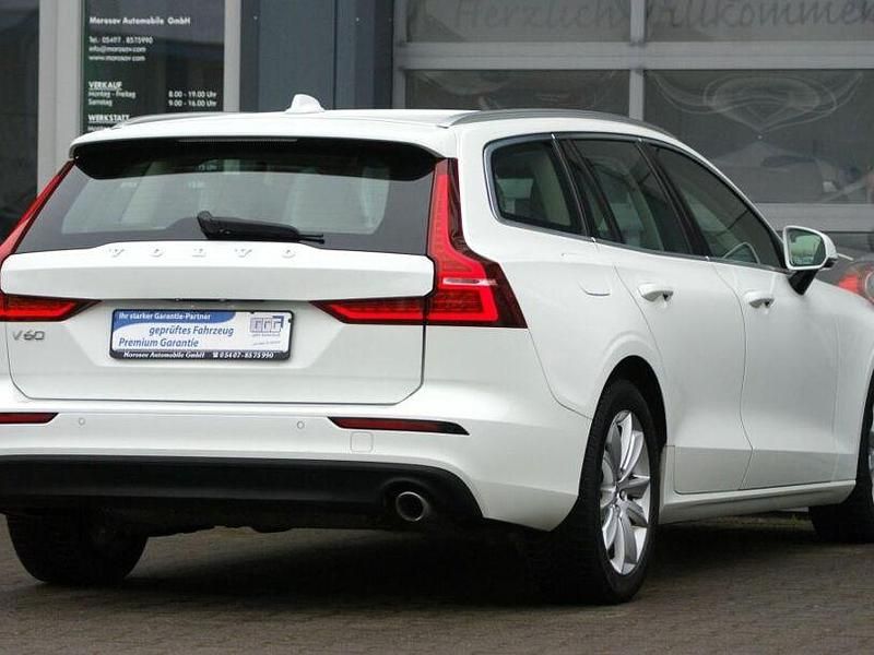 Gebraucht Volvo V60 Momentum 150 PS (110 kW) 2020 Andere Kombi