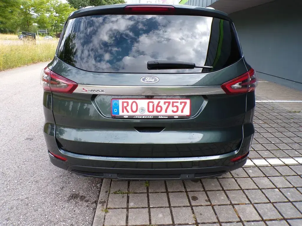 Gebraucht Ford S-MAX Titanium 160 PS (117 kW) 2017 Grün Van / Kleinbus