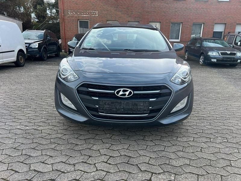 Gebraucht Hyundai i30 Trend 110 PS (80 kW) 2016 Grau Kombi