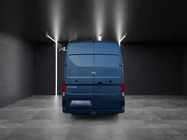Gebraucht VW Crafter 177 PS (130 kW) 2023 Indiumgrau metallic Van