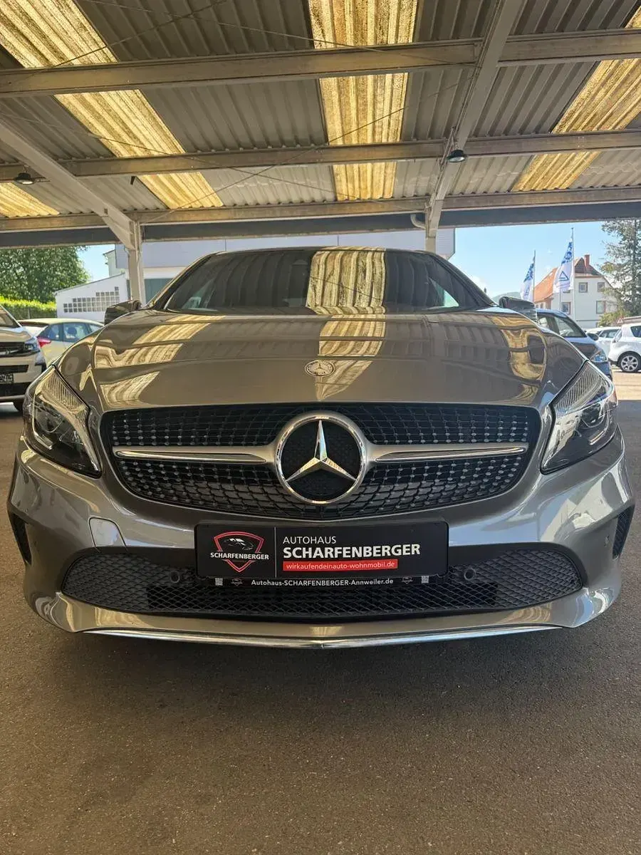 Gebraucht Mercedes A200 136 PS (100 kW) 2016 Grau Kleinwagen