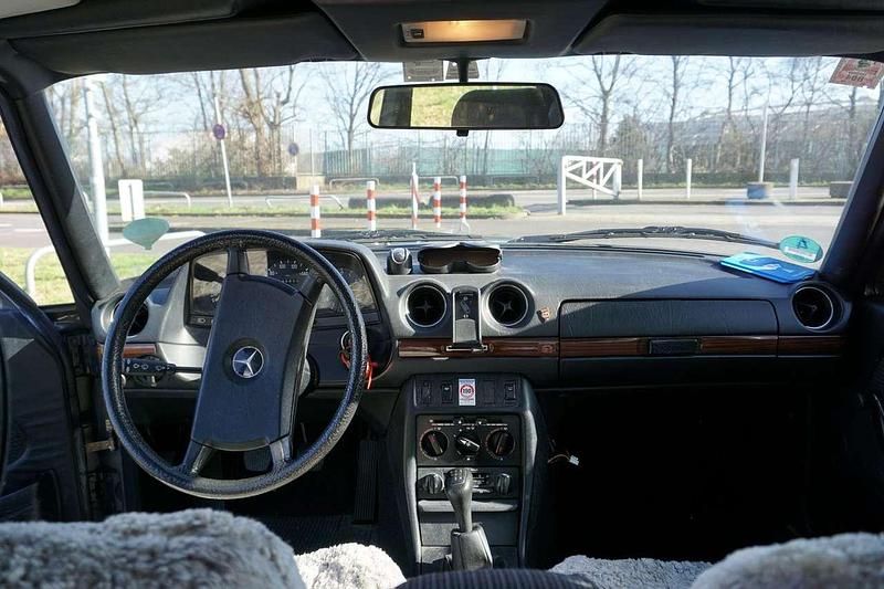 Gebraucht Mercedes E230 136 PS (100 kW) 1983