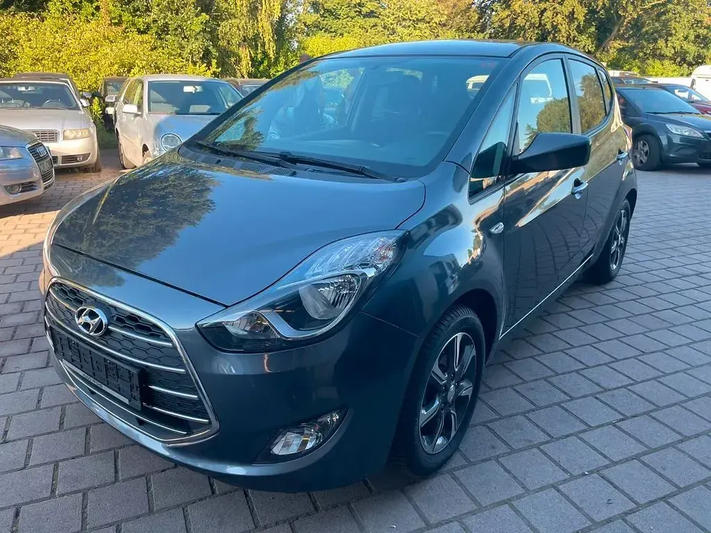Gebraucht Hyundai ix20 Space 125 PS (91 kW) 2018 Grau Kleinwagen