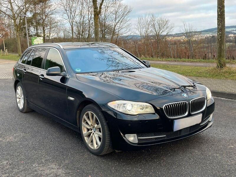 Schwarz Gebraucht 2012 BMW 520 Comfort Edition Kombi | 11.900 € (Fairer Preis) - Bild 1/4