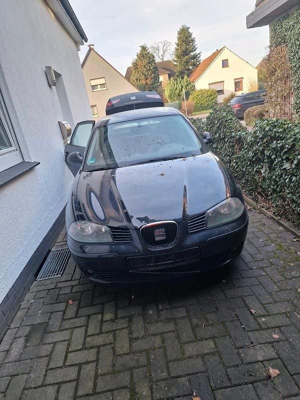 Schwarz Gebraucht 2004 Seat Cordoba Limousine | 250 € - Bild 1/4