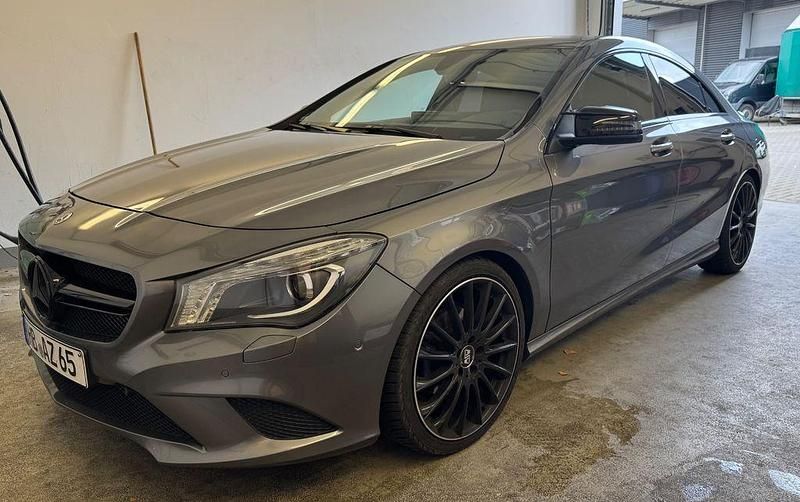 Grau Gebraucht 2016 Mercedes CLA220 Limousine | 15.999 € (Fairer Preis) - Bild 1/4