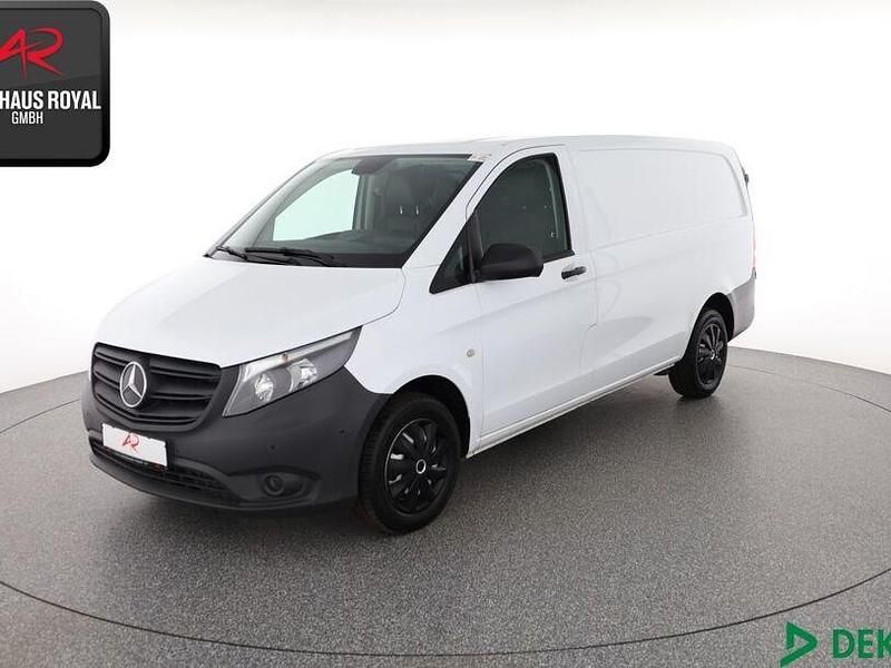 Arktikweiss Gebraucht 2022 Mercedes Vito Van / Kleinbus | 28.780 € (Guter Preis) - Bild 1/4