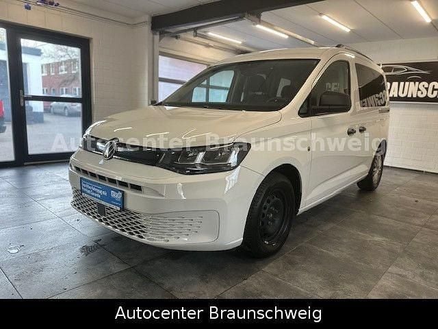 Second-hand VW Caddy 102 CP (75 kW) 2023 Alb Monovolum