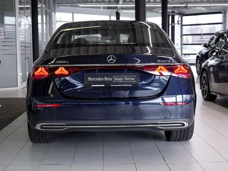 Gebraucht Mercedes E300 Avantgarde 313 PS (230 kW) 2024 Nautikblau metallic Limousine