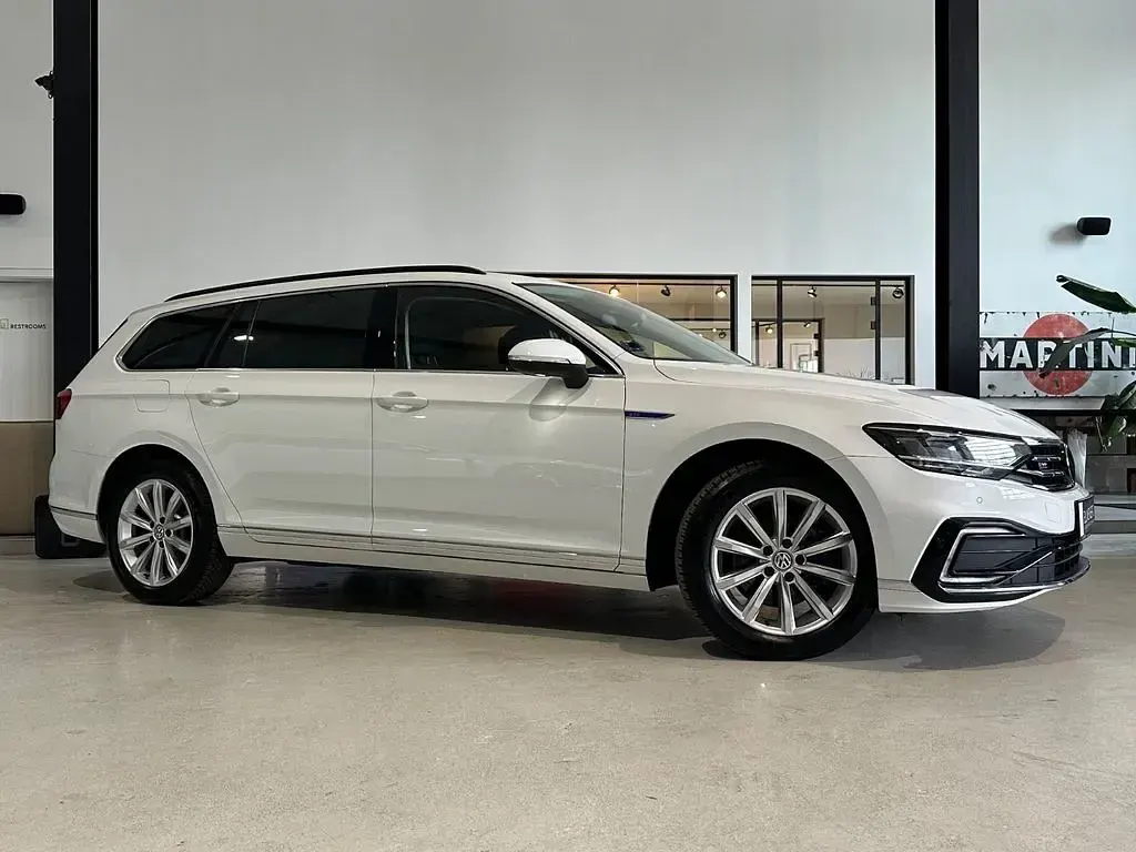 Używany VW Passat GTE 218 KM (160 kW) 2021 Biały Kombi