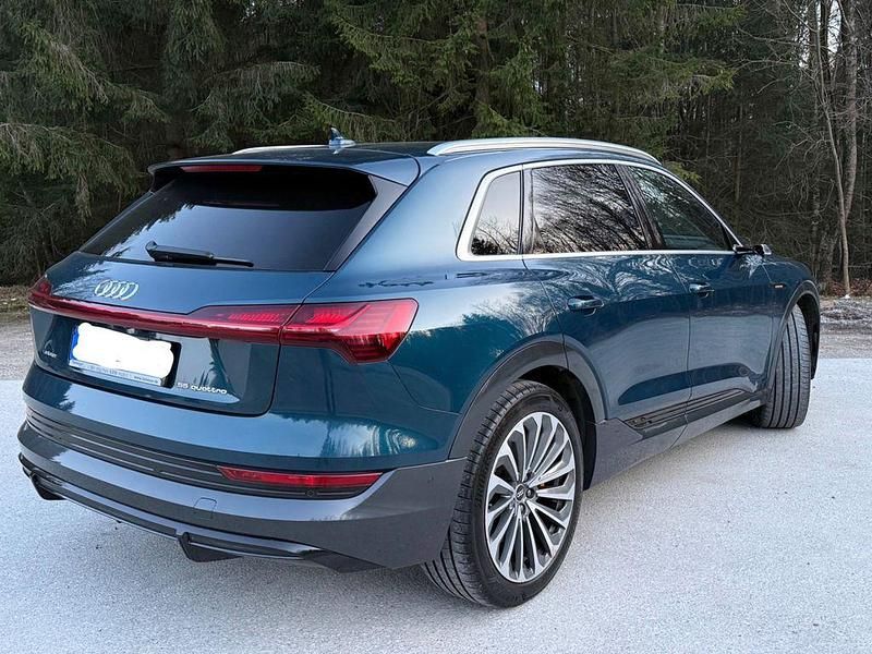 Gebraucht Audi e-tron Sport 300 kW (408 PS) 2020 Blau SUV