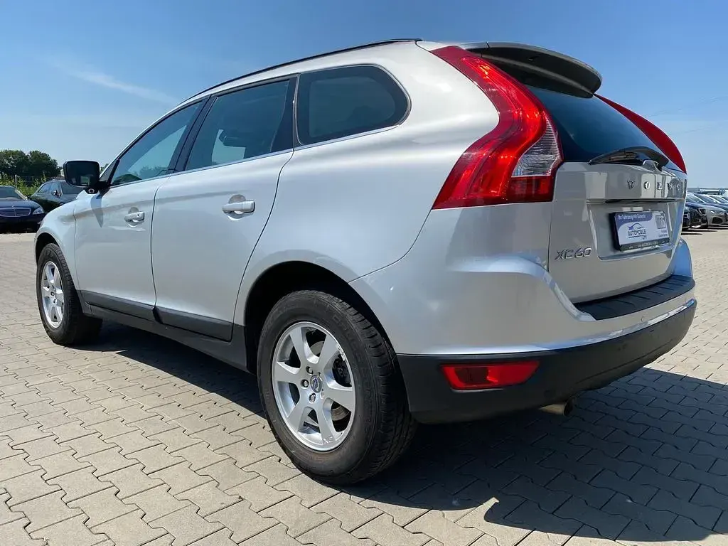 Gebraucht Volvo XC60 Momentum 163 PS (119 kW) 2013 Silver / metallic SUV