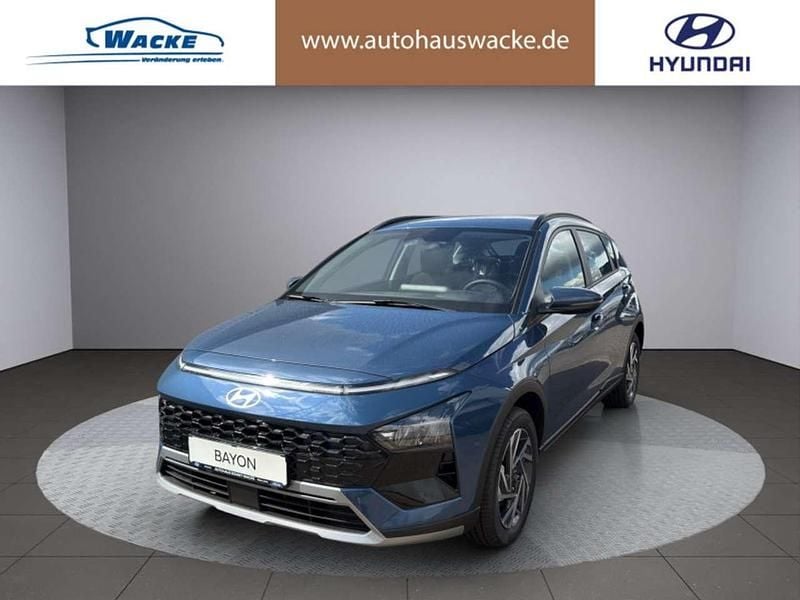 Blau (vibrant blue) Neu 2025 Hyundai Bayon Trend SUV | 26.870 € (Etwas zu teuer) - Bild 1/4