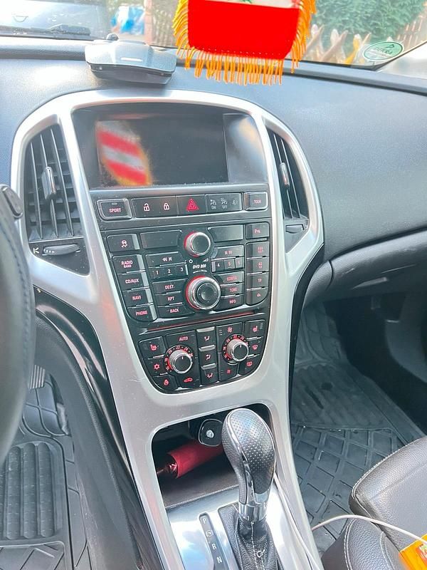 Usata Opel Astra 110 CV (80 kW) 2011 Bianco Berlina