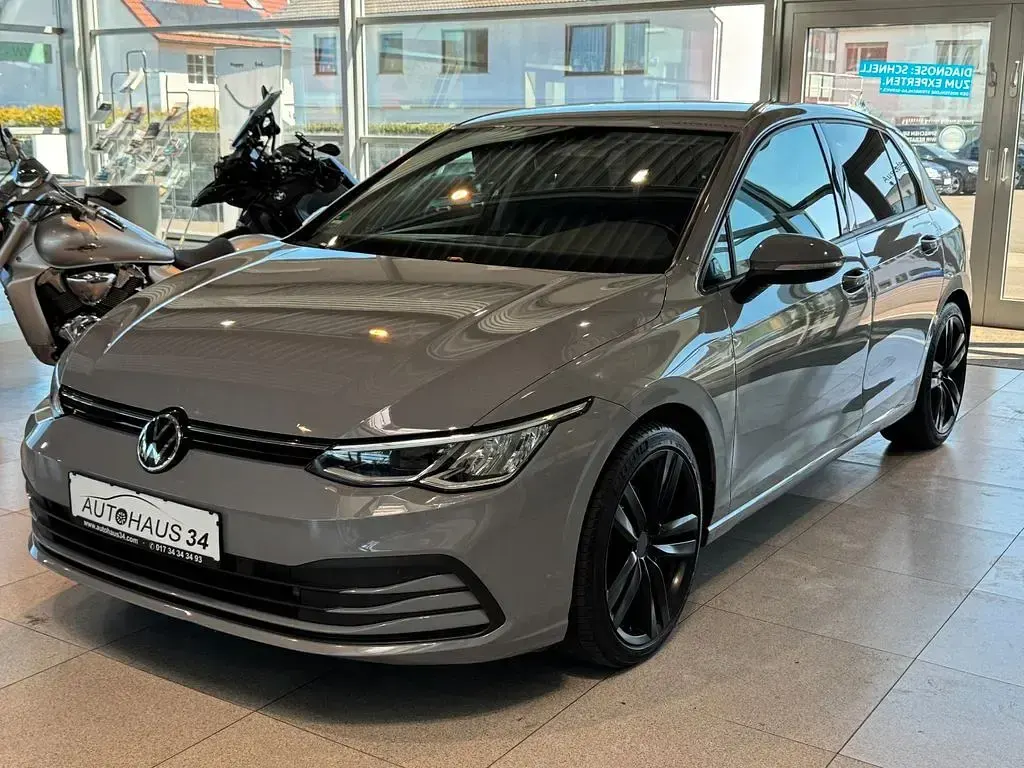 Gebraucht VW Golf VIII Life 150 PS (110 kW) 2020 Mondsteingrau Limousine