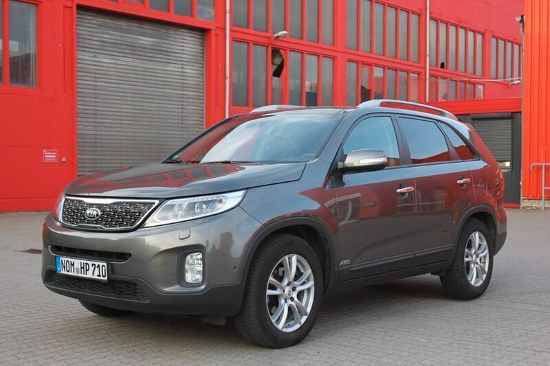 Grau Gebraucht 2014 Kia Sorento Platinum Edition SUV | 15.490 € (Guter Preis) - Bild 1/4