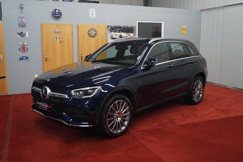 Blau Gebraucht 2021 Mercedes GLC300 AMG SUV | 35.990 € (Fairer Preis) - Bild 1/4