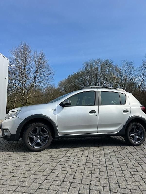 Second-hand Dacia Sandero 90 CP (66 kW) 2017 Gri Hatchback