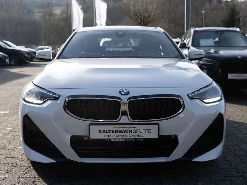 Gebraucht BMW 220 M Sport 184 PS (135 kW) 2023 Weiß Coupé