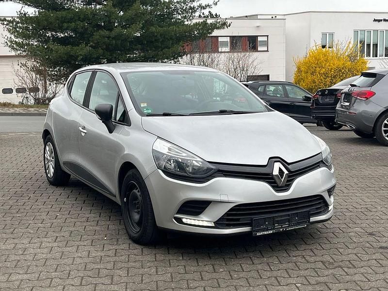 Gebraucht Renault Clio IV Life 75 PS (55 kW) 2017 Silber Limousine