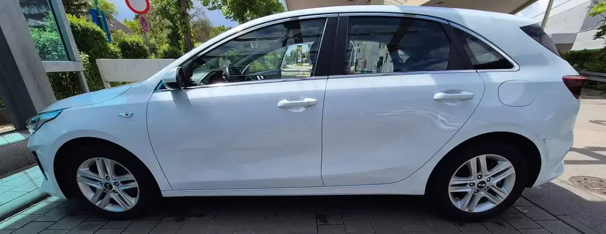 Gebraucht Kia Ceed Vision 140 PS (102 kW) 2021 Weiß Kleinwagen