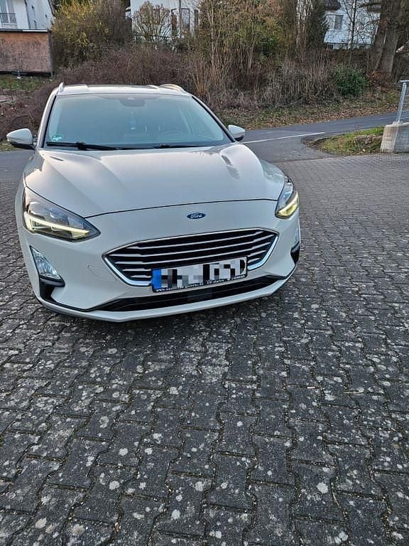Gebraucht Ford Focus Trend 125 PS (91 kW) 2020 Weiß Limousine
