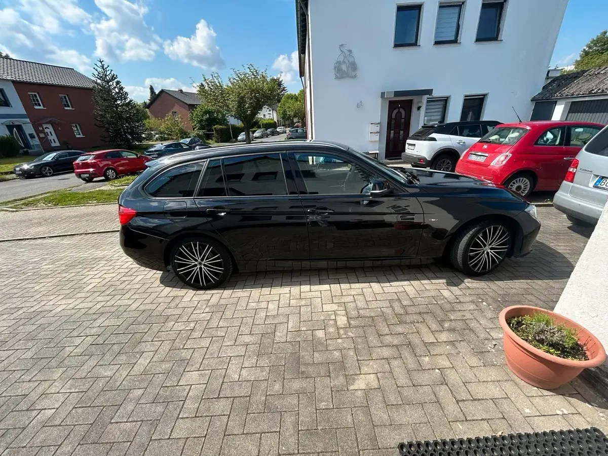 Gebraucht BMW 320 163 PS (119 kW) 2013 Schwarz Kombi