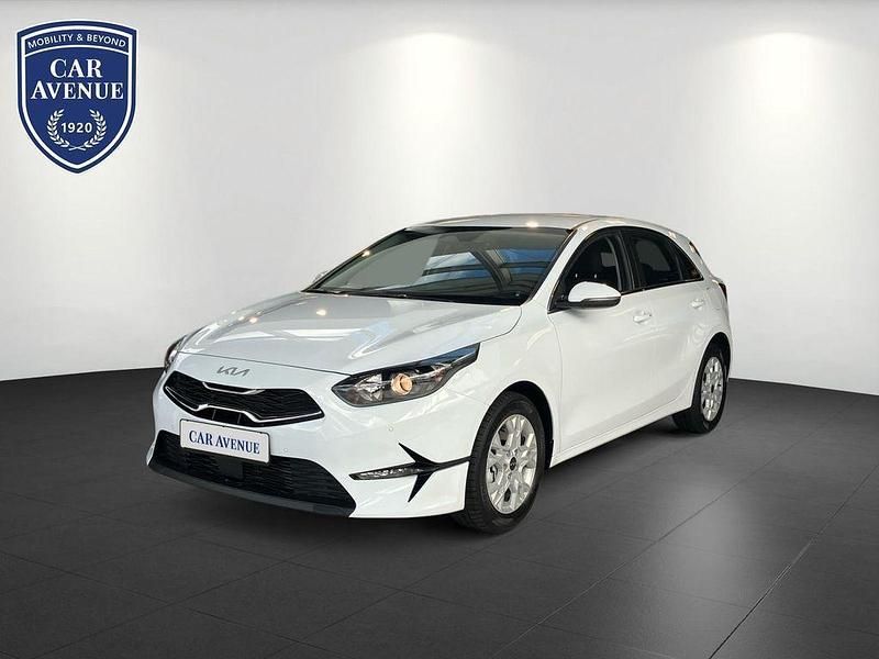 Weiß Neu 2025 Kia Ceed Kleinwagen | 25.720 € (Fairer Preis) - Bild 1/4