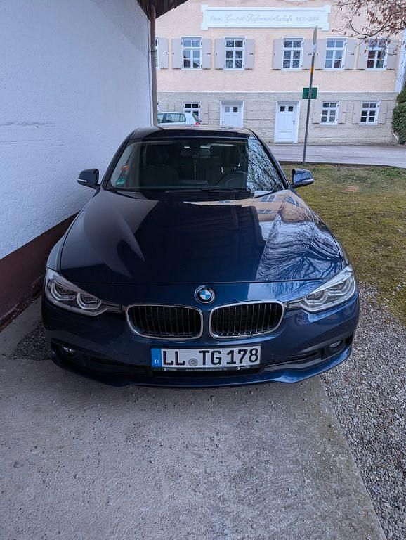 Gebraucht BMW 318 150 PS (110 kW) 2016 Blau Limousine