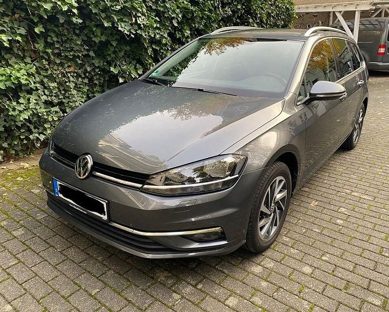 Grau Gebraucht 2018 VW Golf VII Sound Kombi | 13.200 € (Fairer Preis) - Bild 1/4