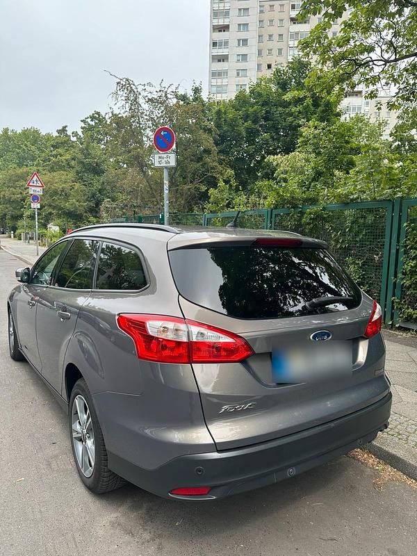 Gebraucht Ford Focus 116 PS (85 kW) 2013 Grau Kombi