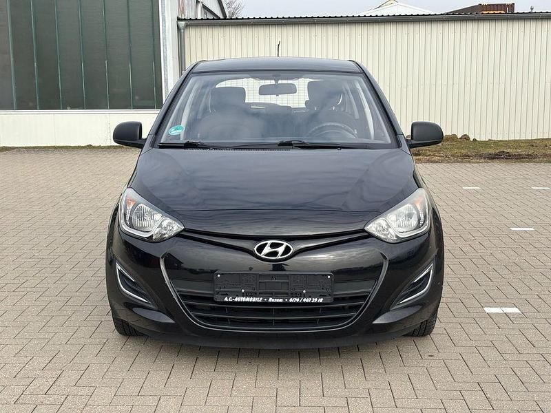 Gebraucht Hyundai i20 Edition 86 PS (63 kW) 2014 Schwarz Kleinwagen