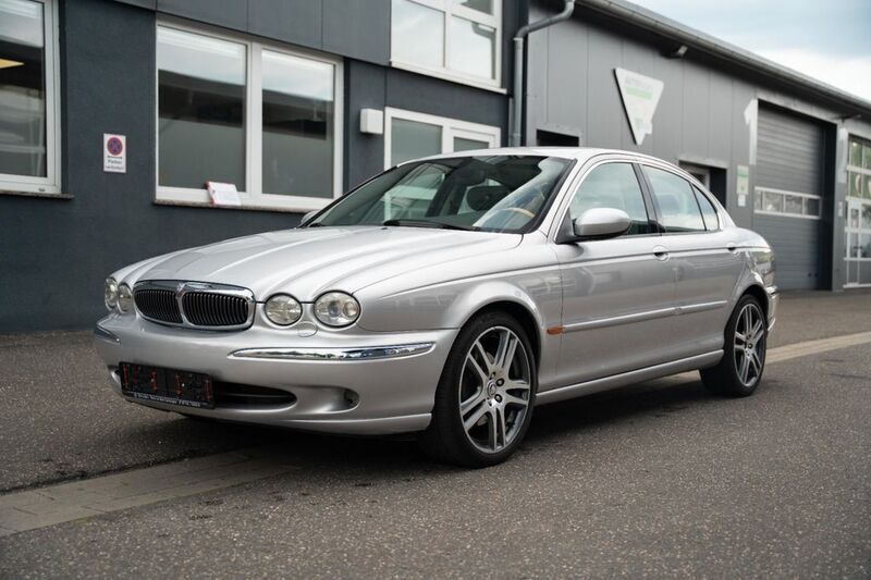 Silber Gebraucht 2003 Jaguar X-type Classic Limousine | 4.990 € (Fairer Preis) - Bild 1/4