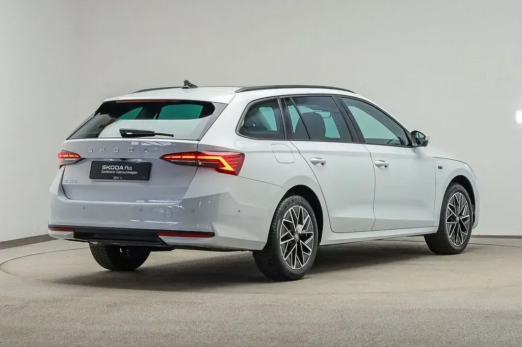 Gebraucht Skoda Octavia Tour 150 PS (110 kW) 2025 Moonweiß perleffekt Kombi